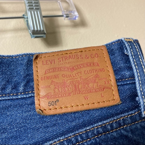 Levi’s 501 Premium Crop Button Fly Jeans in Bottom Line - Picture 11 of 14